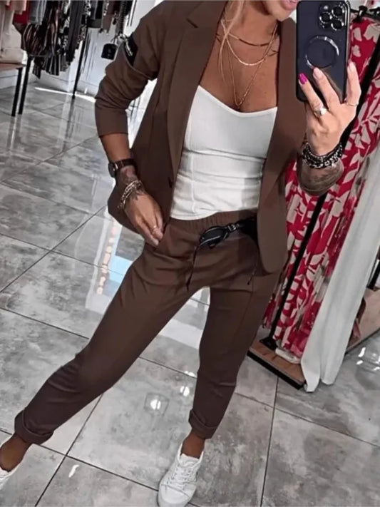 Zestaw damski: sweter zapinany na guziki i spodnie