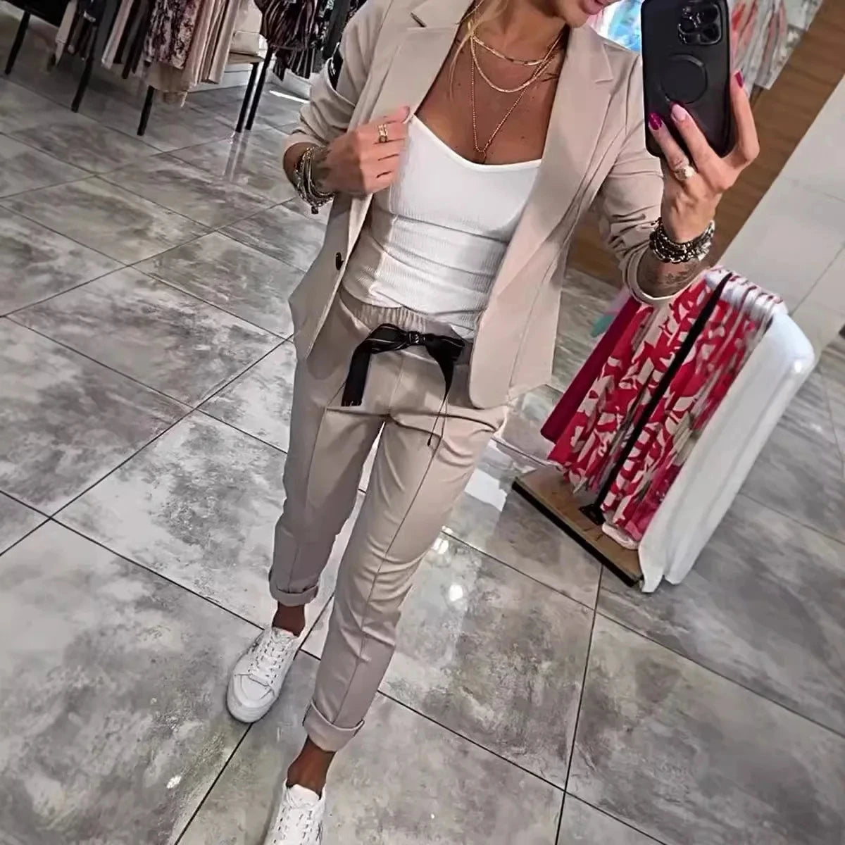 Zestaw damski: sweter zapinany na guziki i spodnie