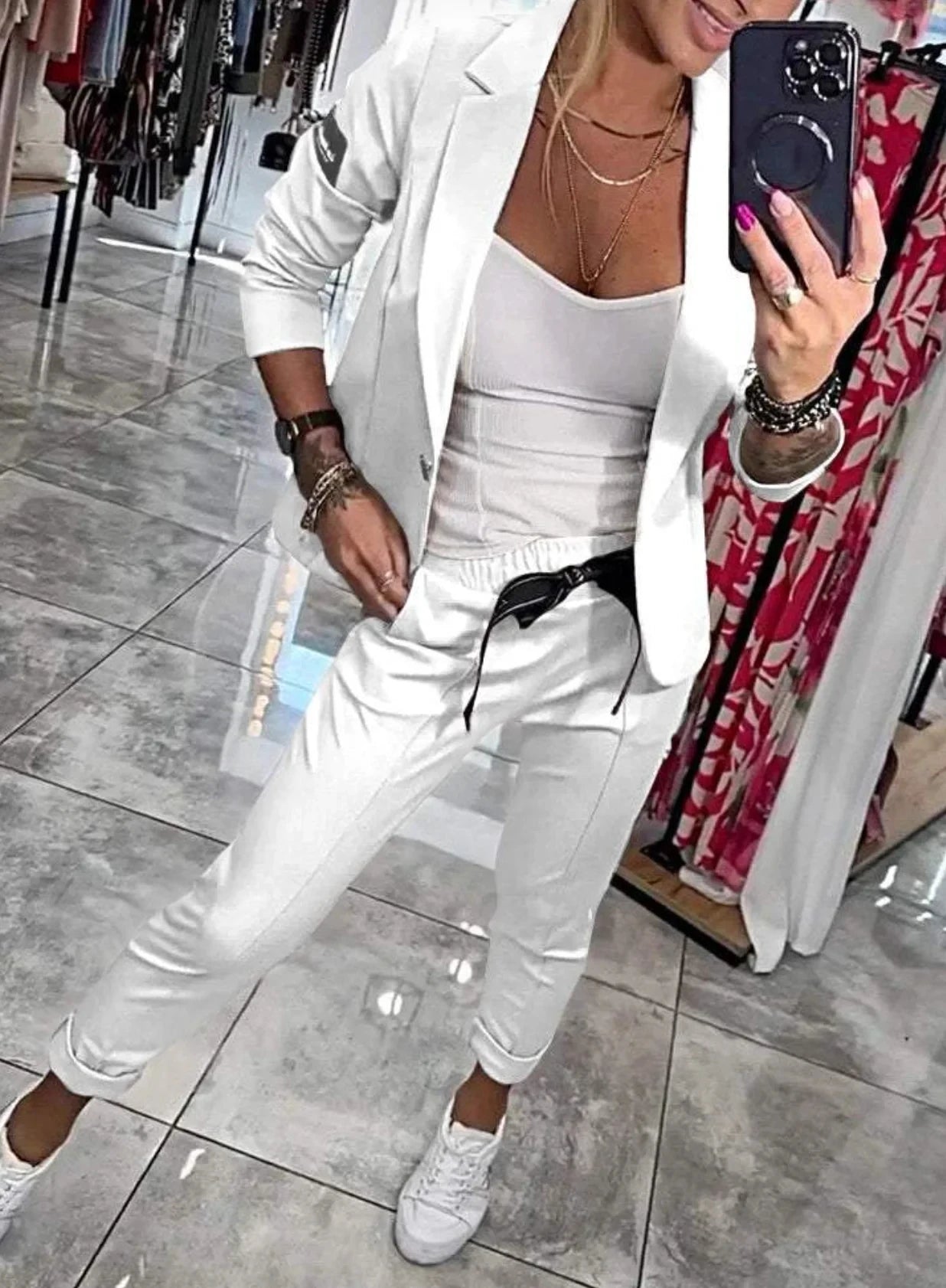 Zestaw damski: sweter zapinany na guziki i spodnie